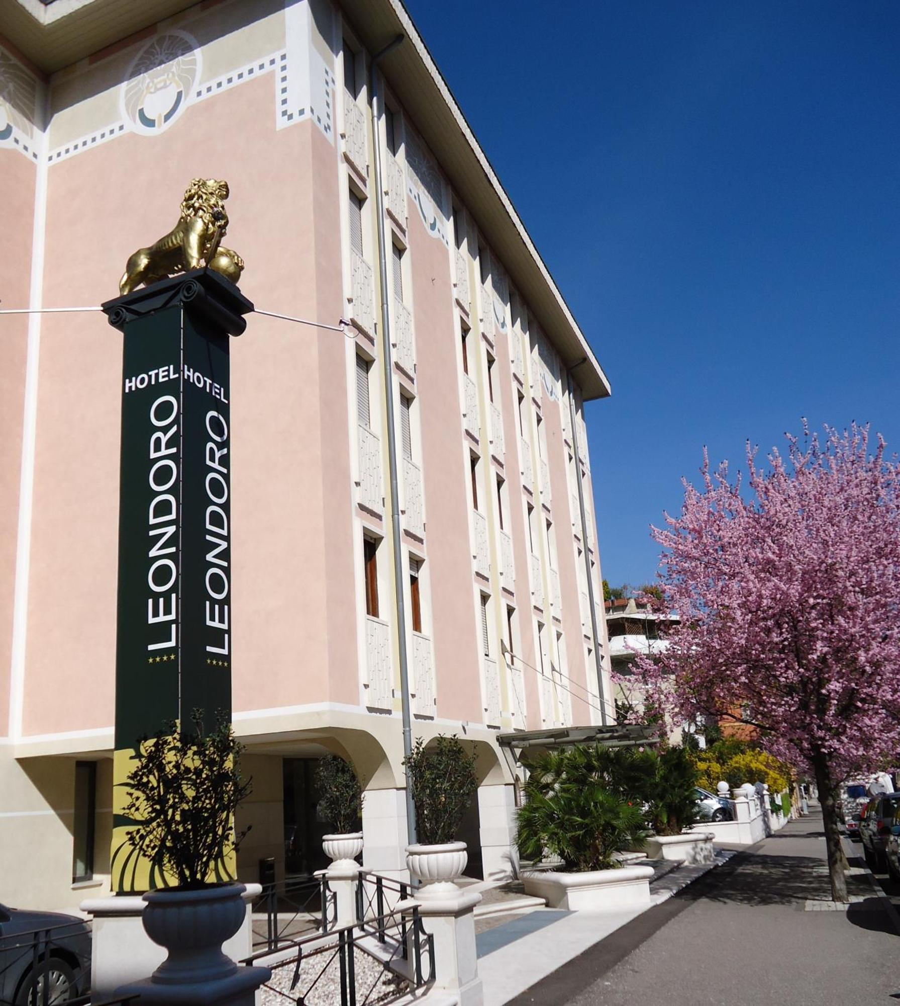 Hotel Leon d'Oro Rovereto  Buitenkant foto
