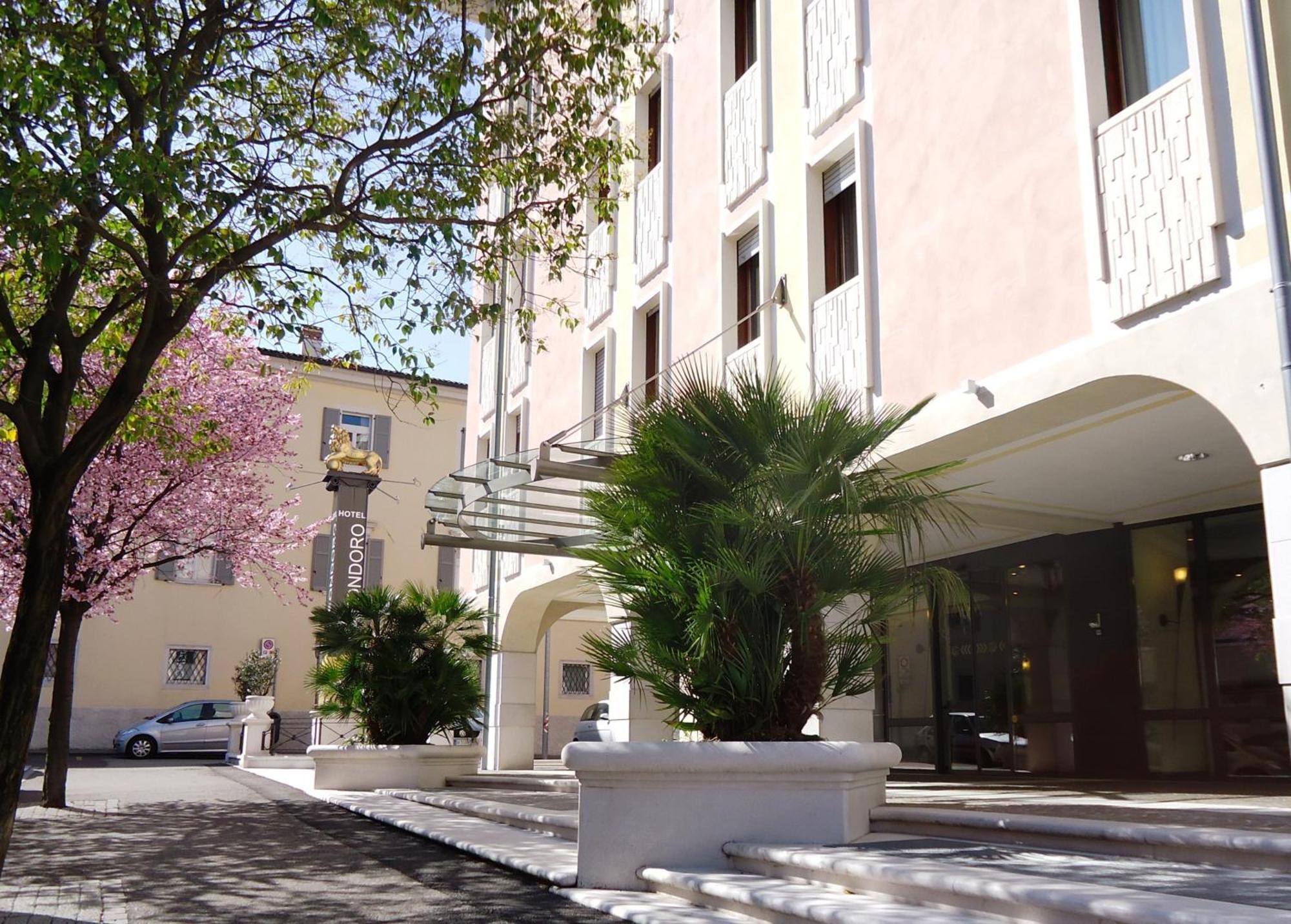 Hotel Leon d'Oro Rovereto  Buitenkant foto