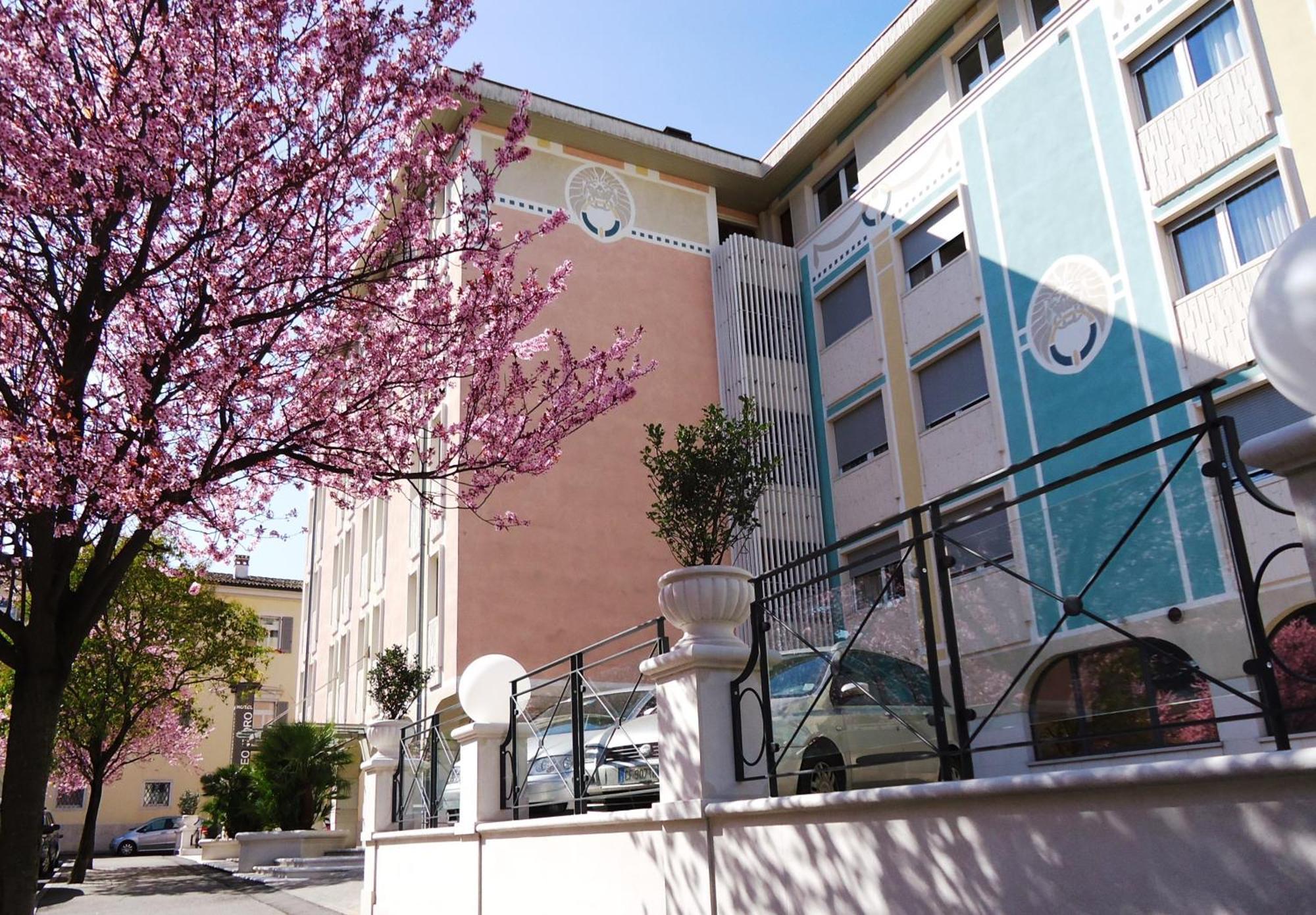 Hotel Leon d'Oro Rovereto  Buitenkant foto