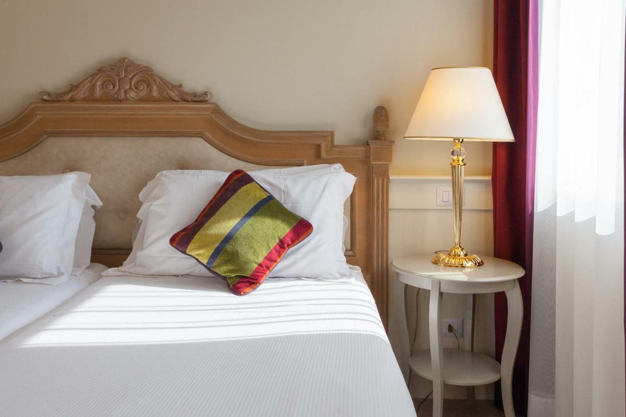 Hotel Leon d'Oro Rovereto  Buitenkant foto