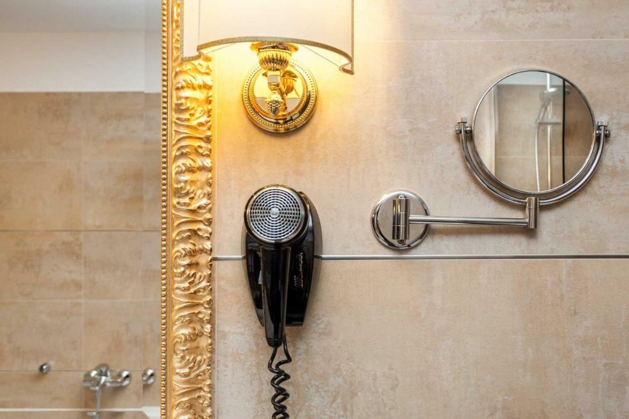 Hotel Leon d'Oro Rovereto  Buitenkant foto