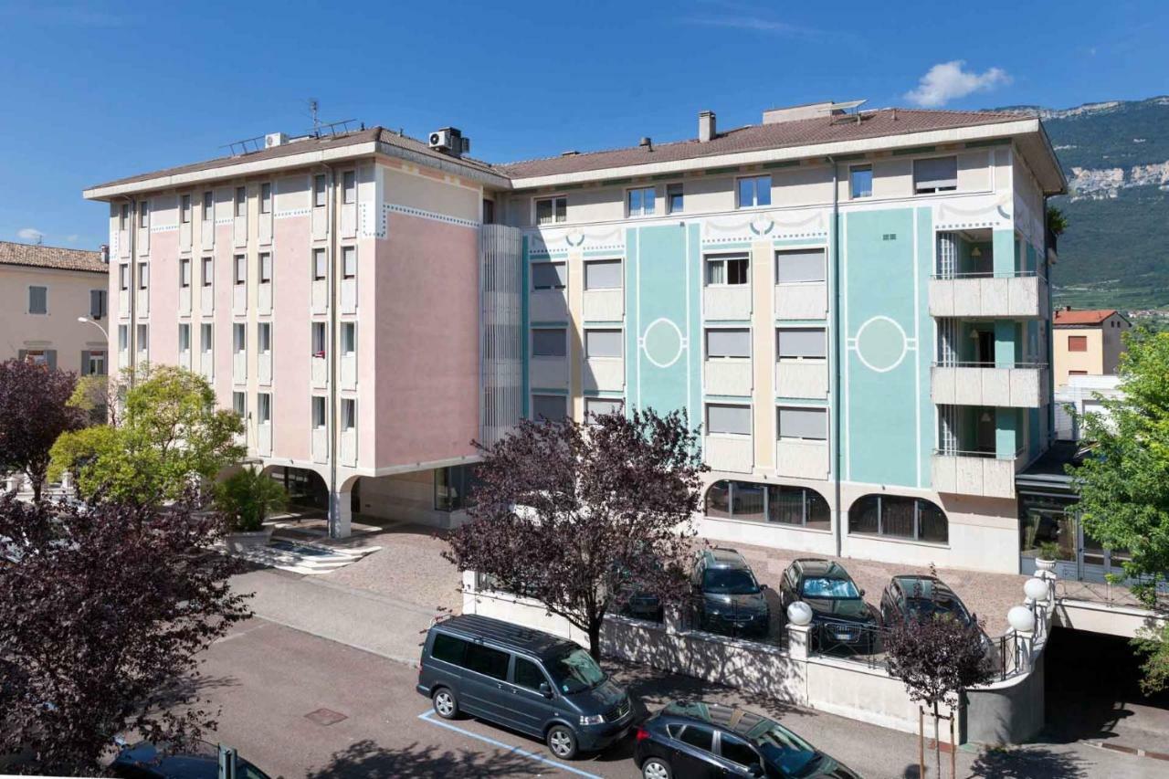 Hotel Leon d'Oro Rovereto  Buitenkant foto
