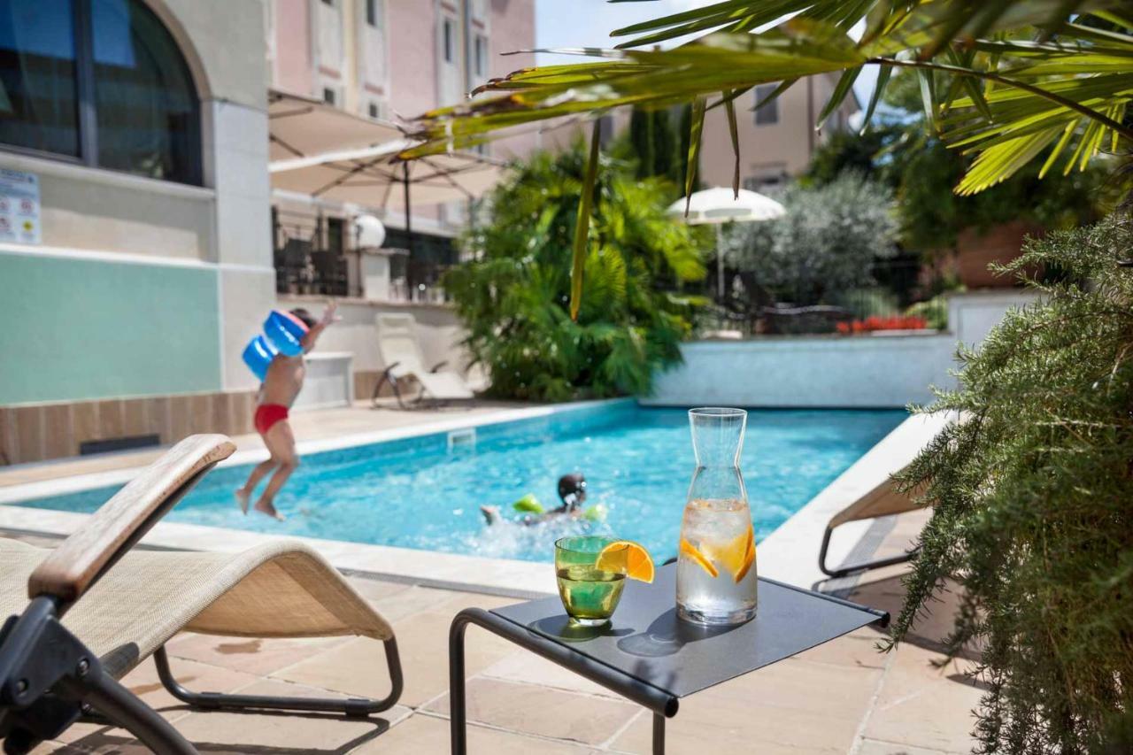 Hotel Leon d'Oro Rovereto  Buitenkant foto